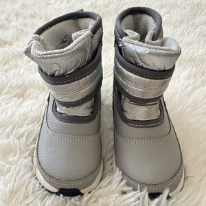 UGG Kids Taney weather Boots size 5 todler